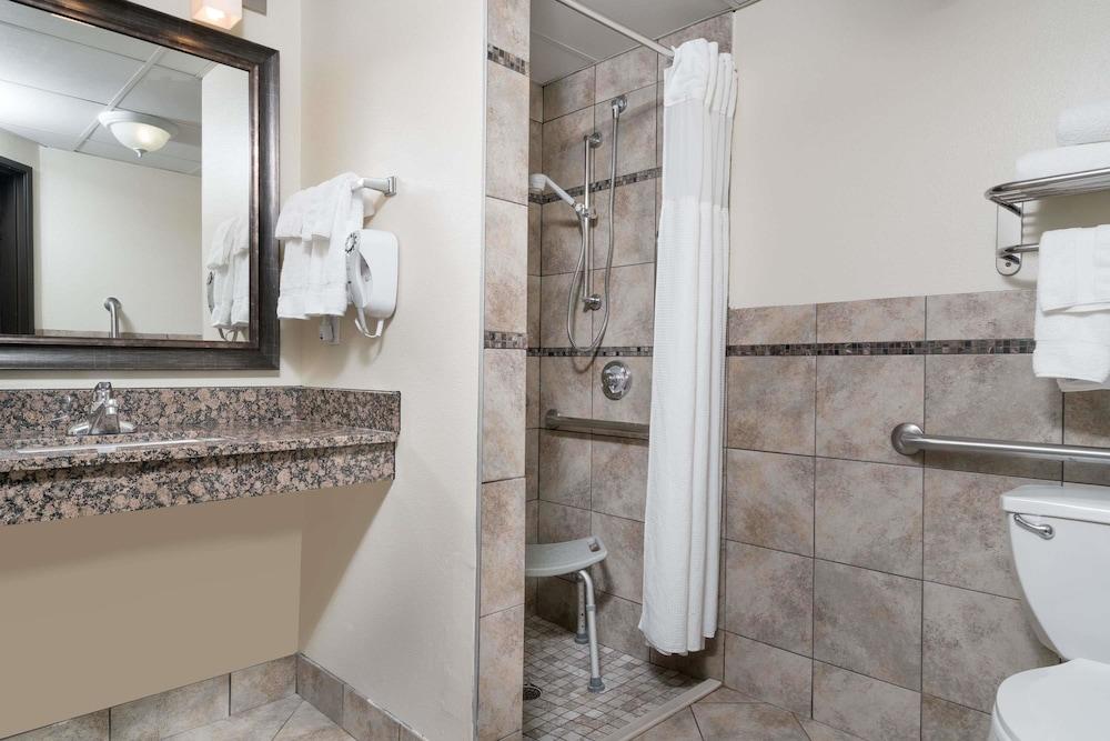 Baymont By Wyndham Bloomington Msp Airport Motel 2*