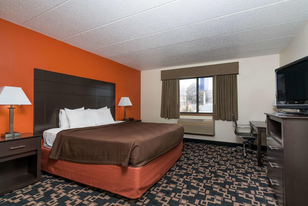 Motel Baymont By Wyndham Bloomington Msp Airport 2*