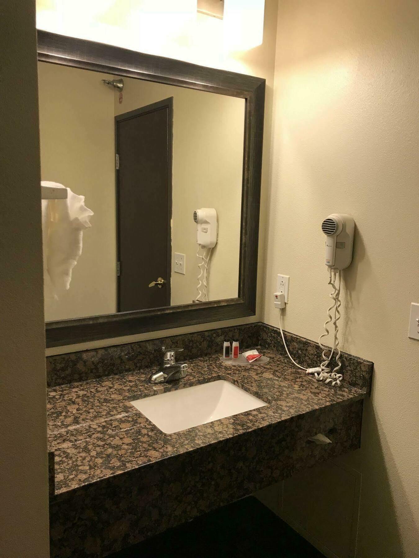 Motel Baymont By Wyndham Bloomington Msp Airport 2*